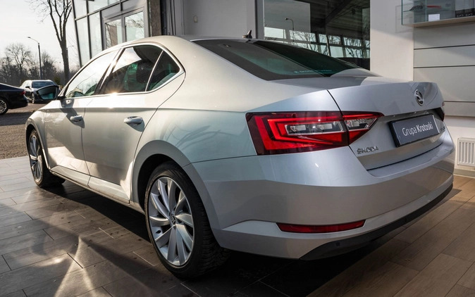 Skoda Superb cena 99500 przebieg: 121747, rok produkcji 2019 z Łódź małe 781